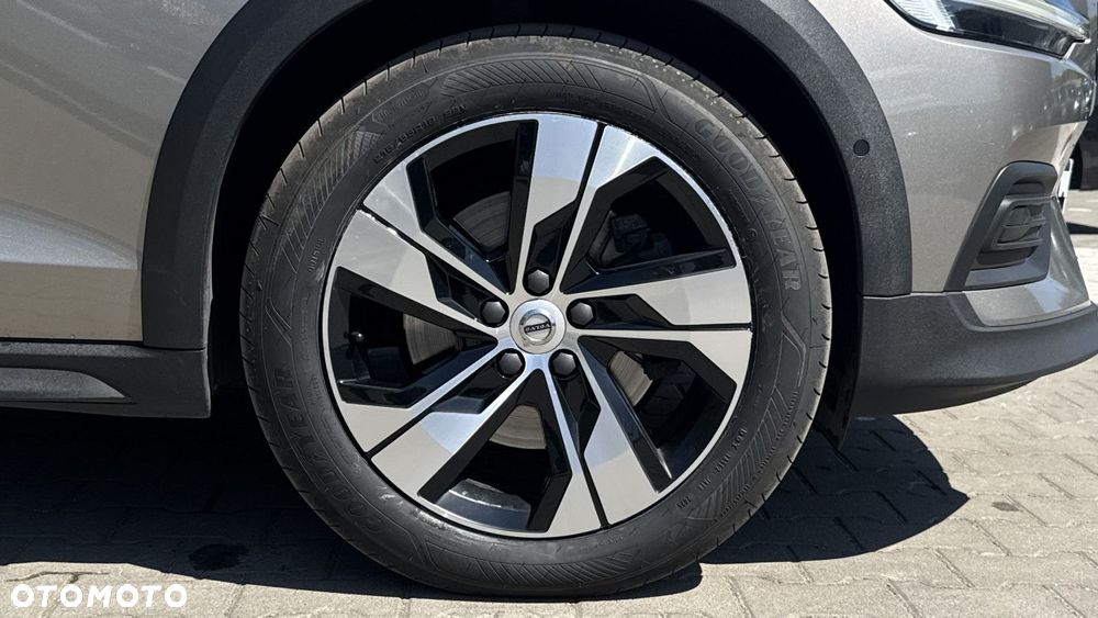 Volvo V60 Cross Country - 10