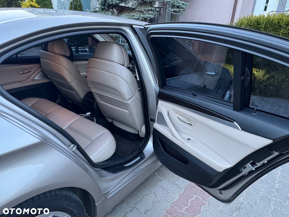 BMW Seria 5 535i xDrive - 11