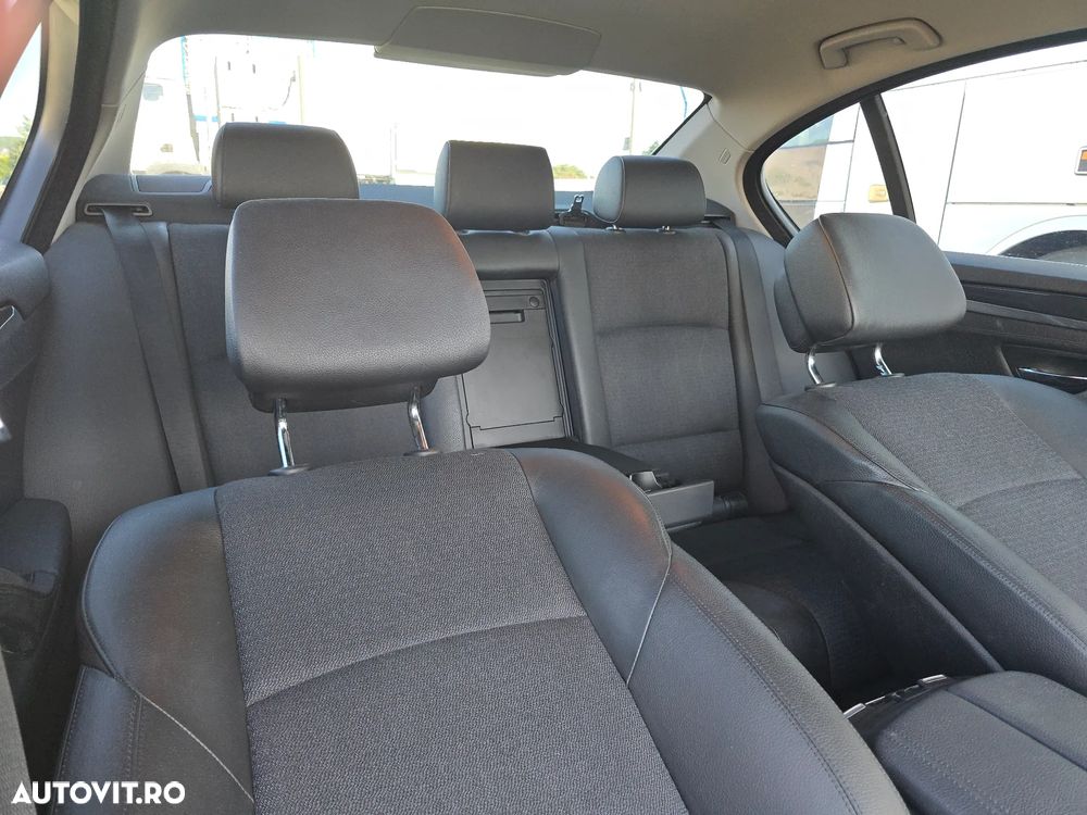 BMW Seria 5 520d Luxury Line - 11