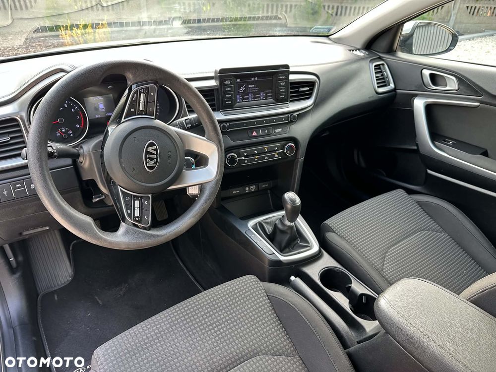 Kia Ceed 1.4 L - 12