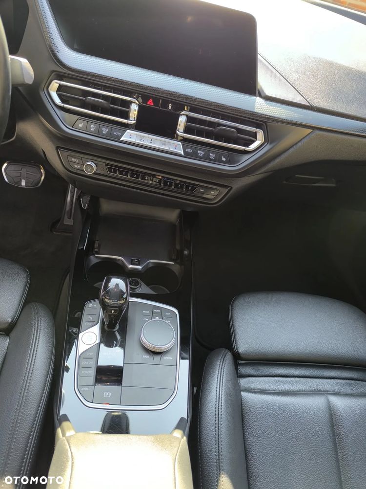 BMW Seria 2 218d M Sport - 10