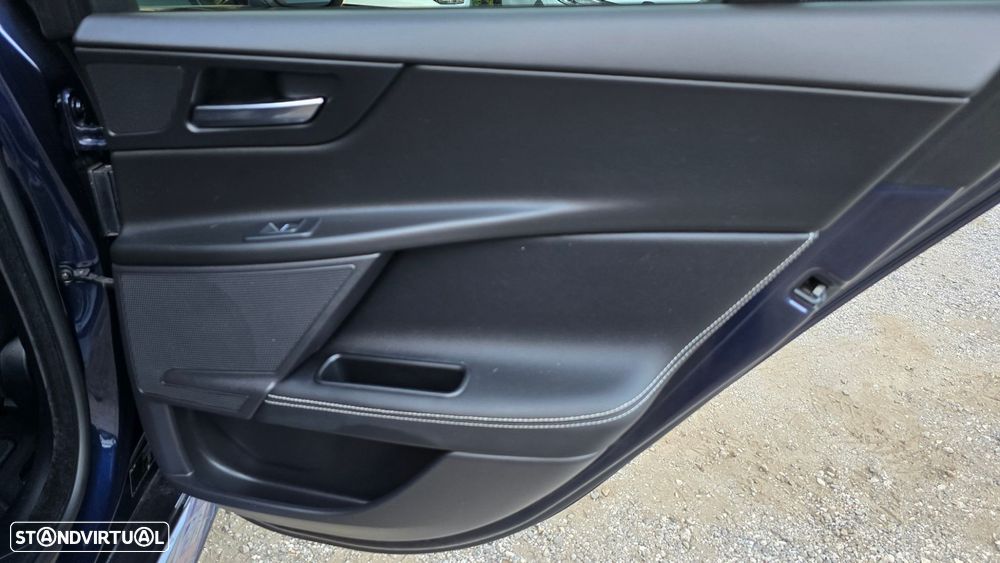 Jaguar XE 2.0 D R-Sport - 46