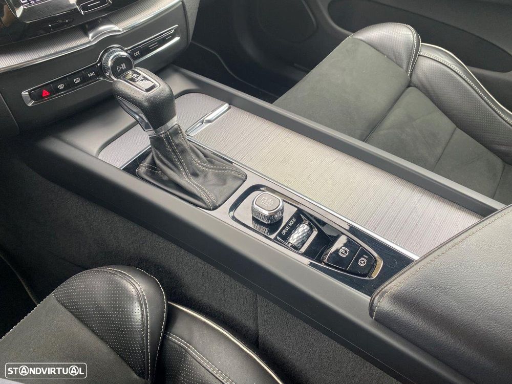 Volvo XC 60 2.0 D4 R-Design Geartronic - 35