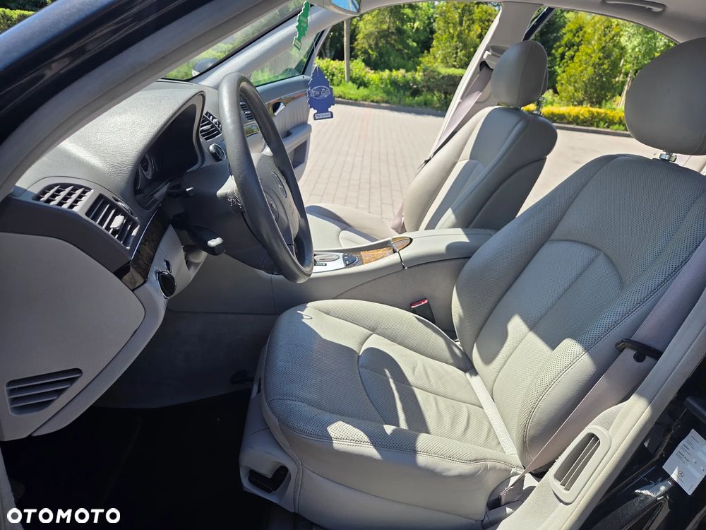 Mercedes-Benz Klasa E 500 4Matic Automatik Avantgarde - 26
