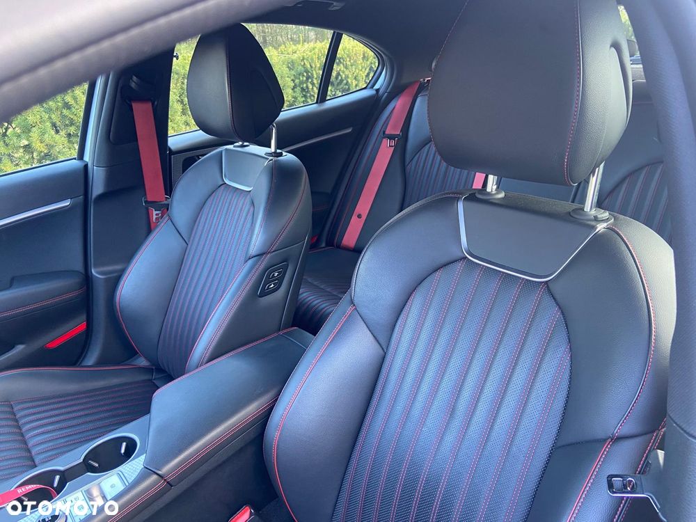 Genesis G70 2.2 D RWD 8AT Sport - 10