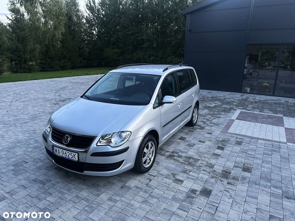 Volkswagen Touran - 1