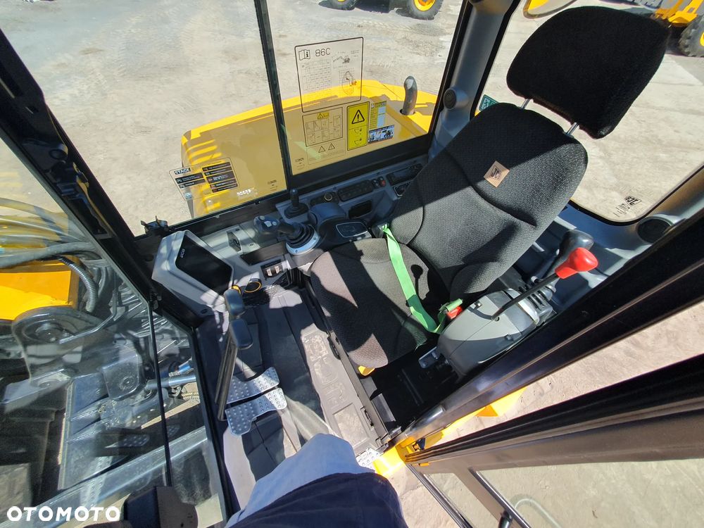 JCB 86C-2 - 17