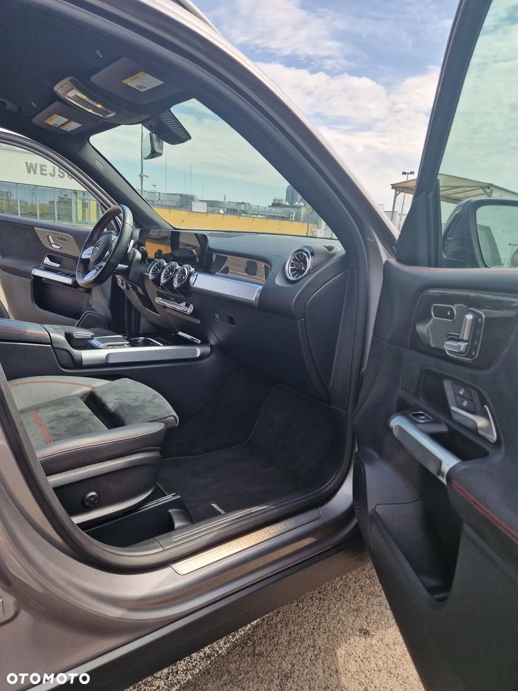 Mercedes-Benz GLB 250 4-Matic AMG Line 8G-DCT - 17