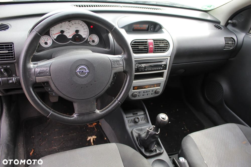 Opel Corsa 1.2 16V - 11