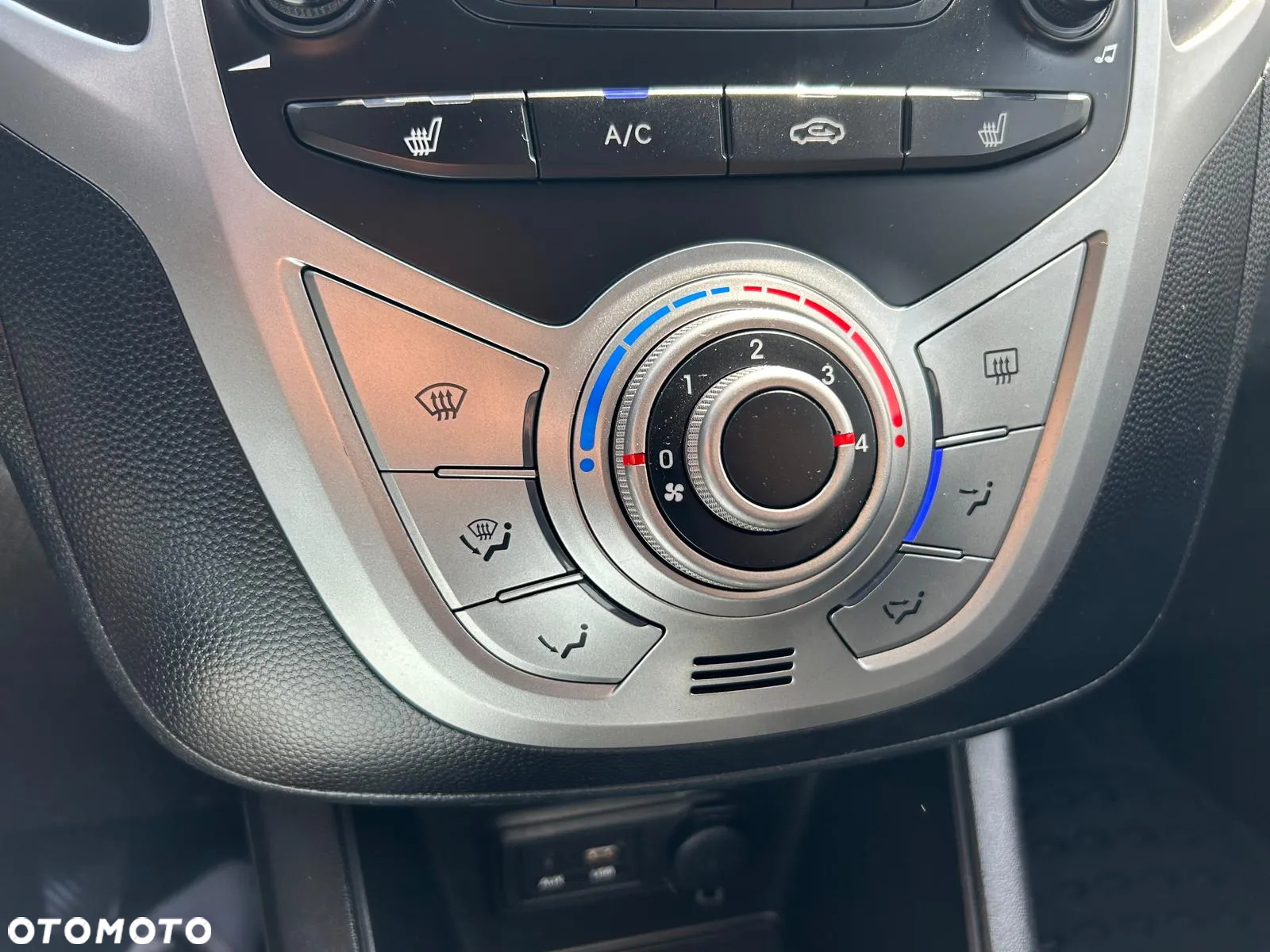 Hyundai ix20 1.4 Premium - 29