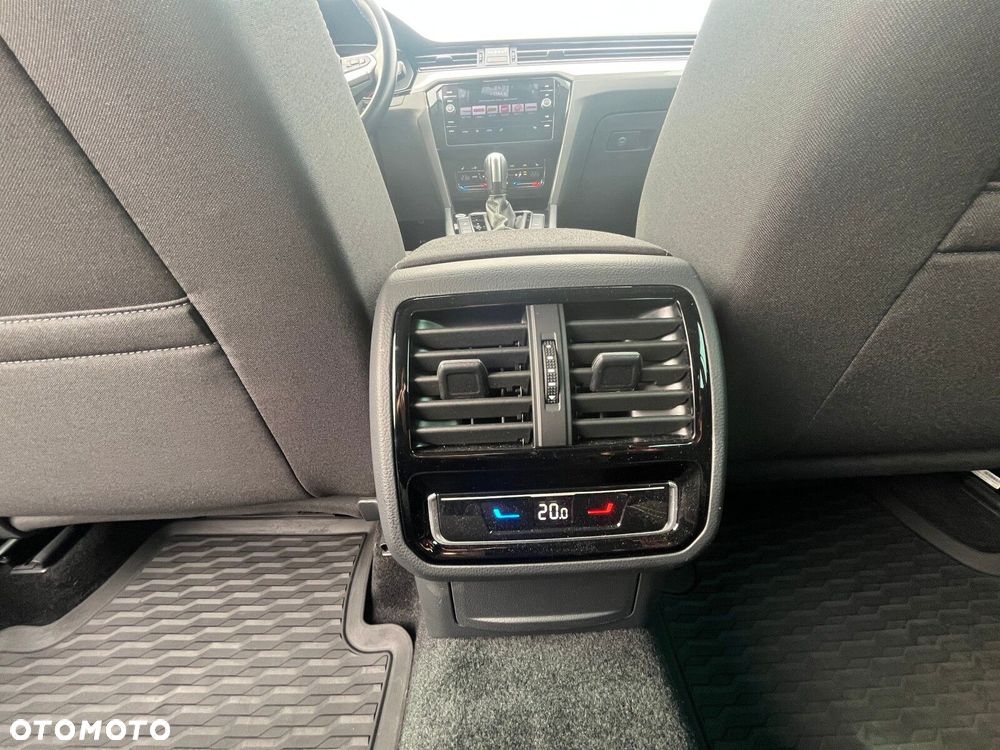 Volkswagen Passat - 18