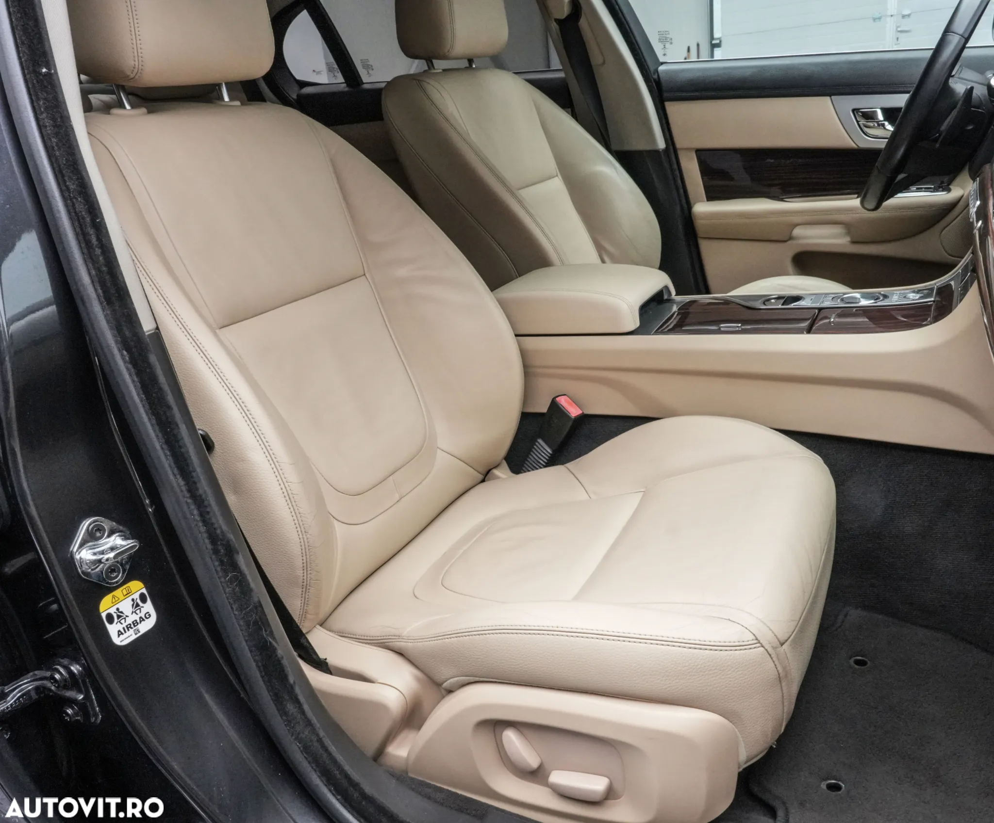 Jaguar XF 2.2D Premium Luxury - 14