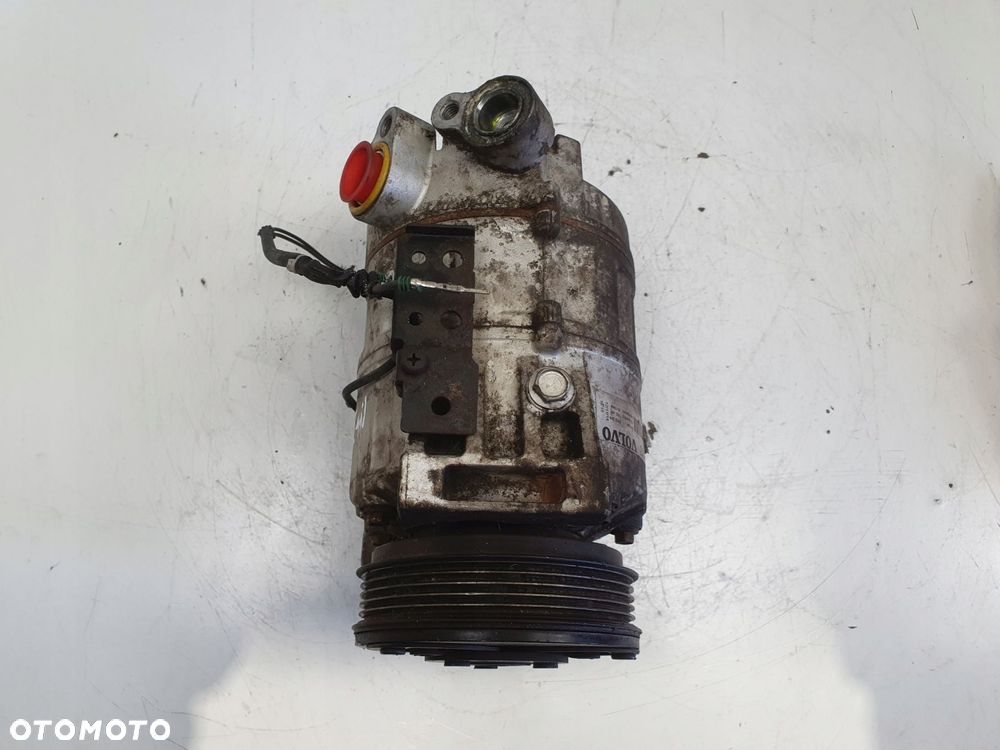 SPRĘŻARKA KLIMATYZACJI Volvo V70 III 2.4 D5 _ pompa 36051063 - 2