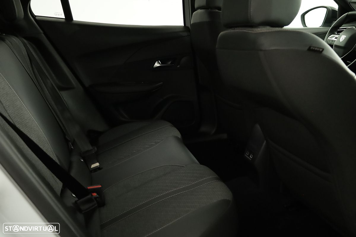 Peugeot 2008 1.2 PureTech Allure EAT8 - 24