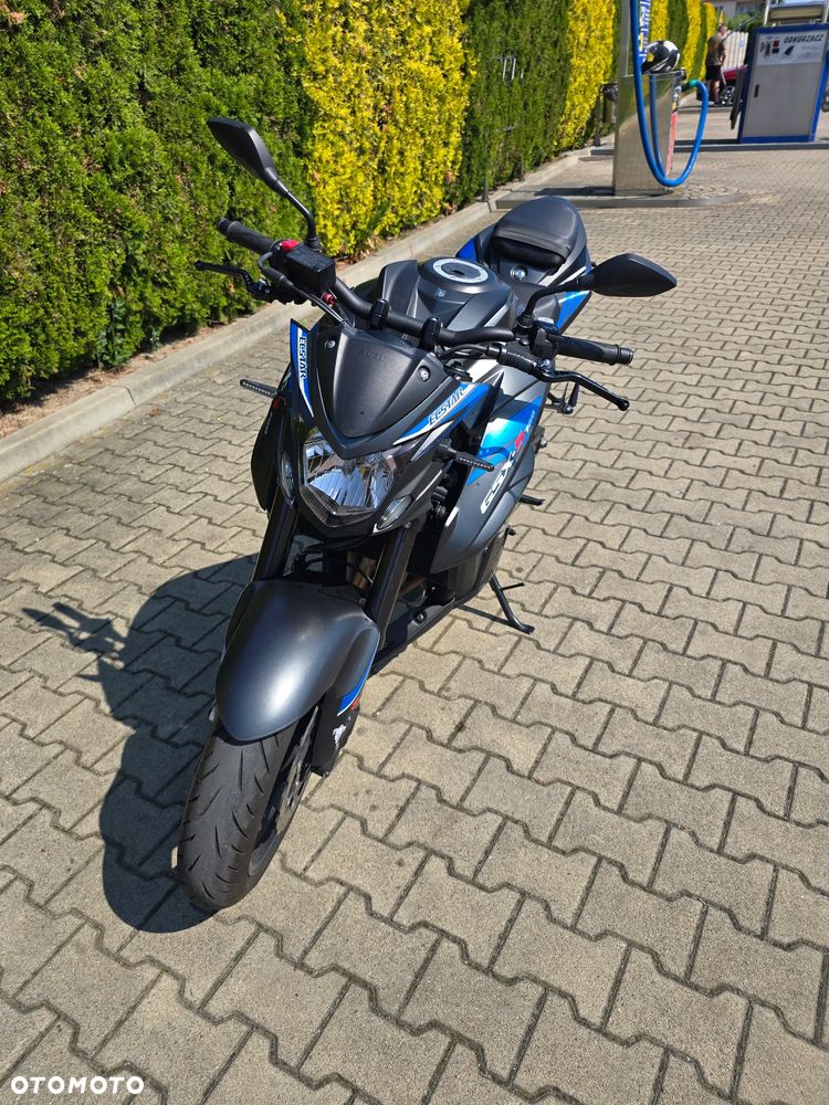 Suzuki GSX - 21