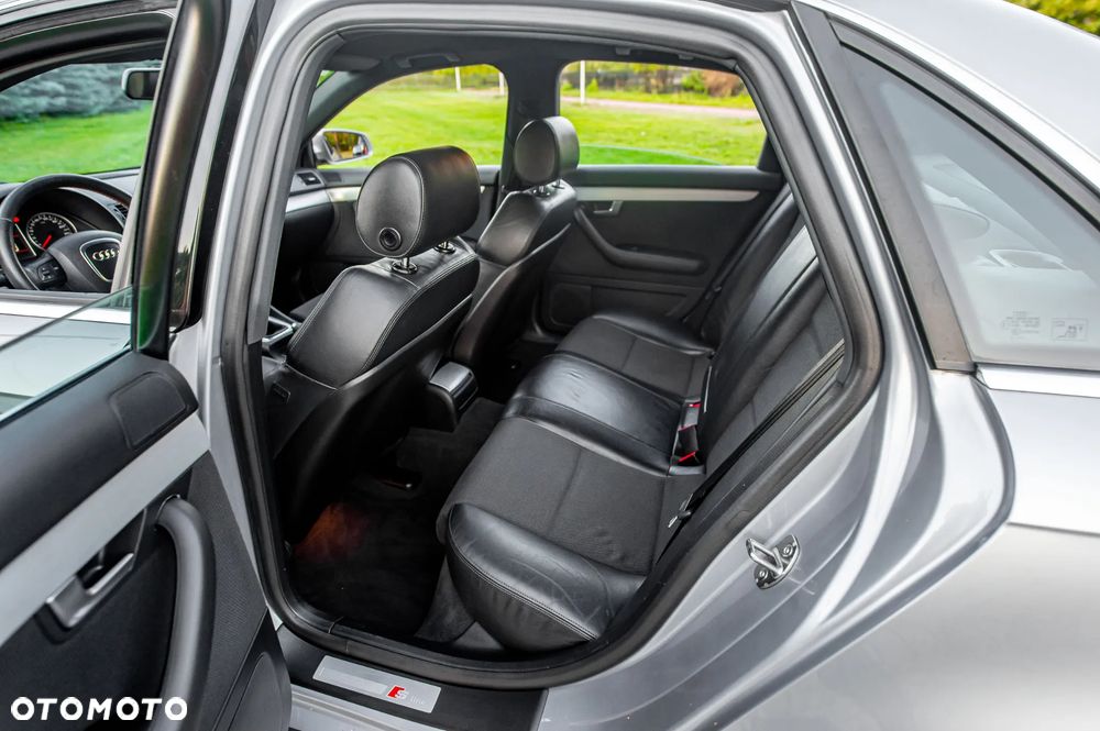 Audi A4 Limousine 2.0 T FSI quattro - 24