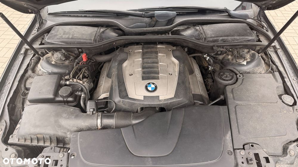 BMW Seria 7 740i - 24