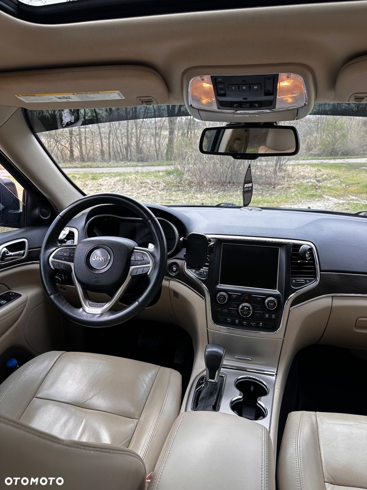 Jeep Grand Cherokee - 12