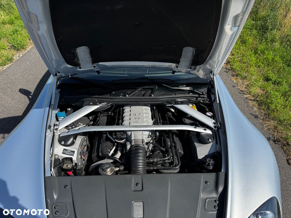 Aston Martin Vantage - 19