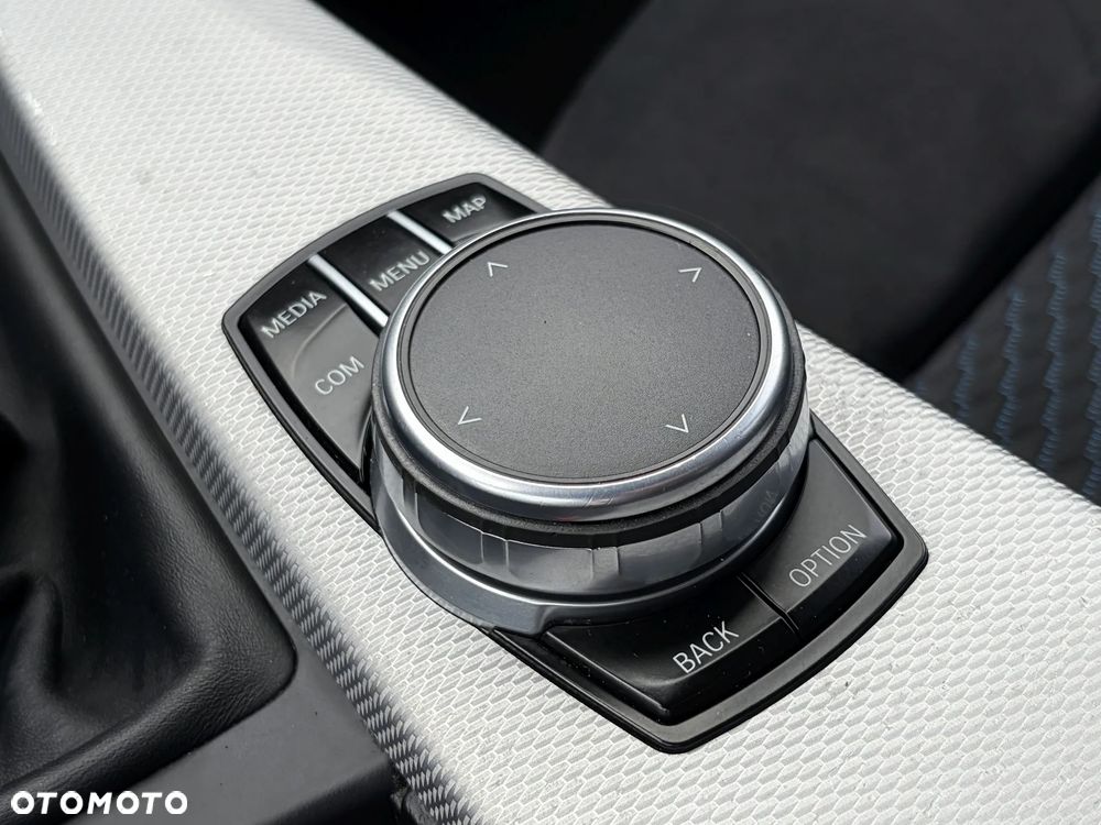 BMW Seria 3 318d M Sport - 34