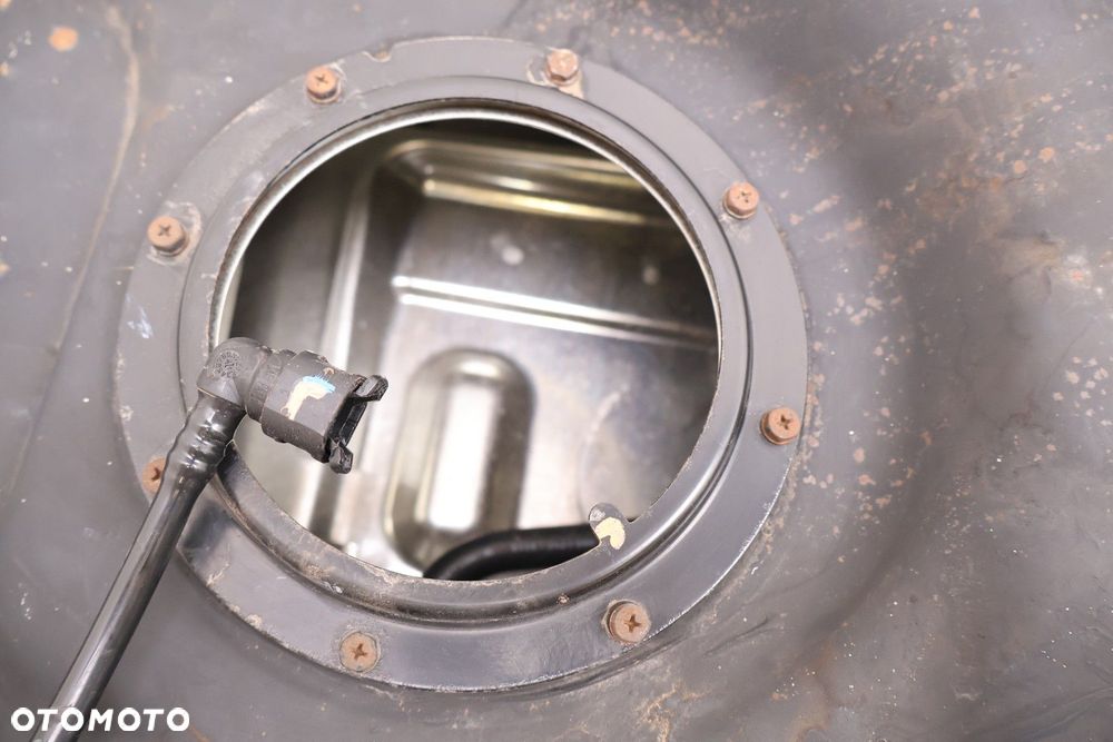 TOYOTA RAV4 IV 2.0 VVTI ZBIORNIK PALIWA - 6