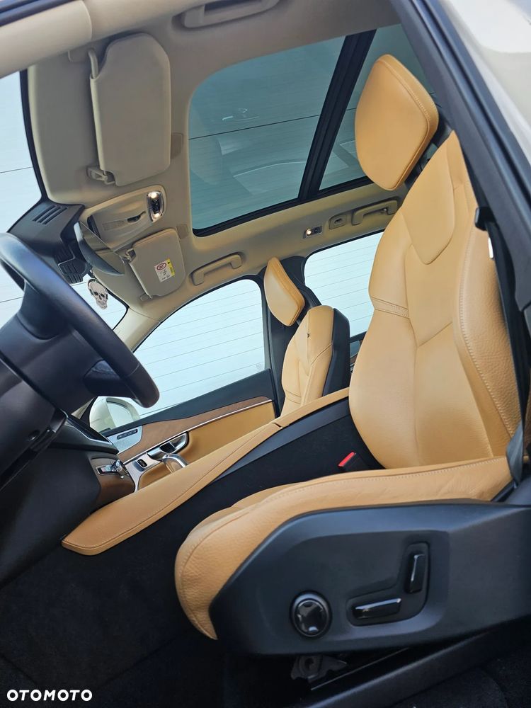 Volvo XC 90 T8 AWD Plug-In Hybrid Momentum 7os - 30