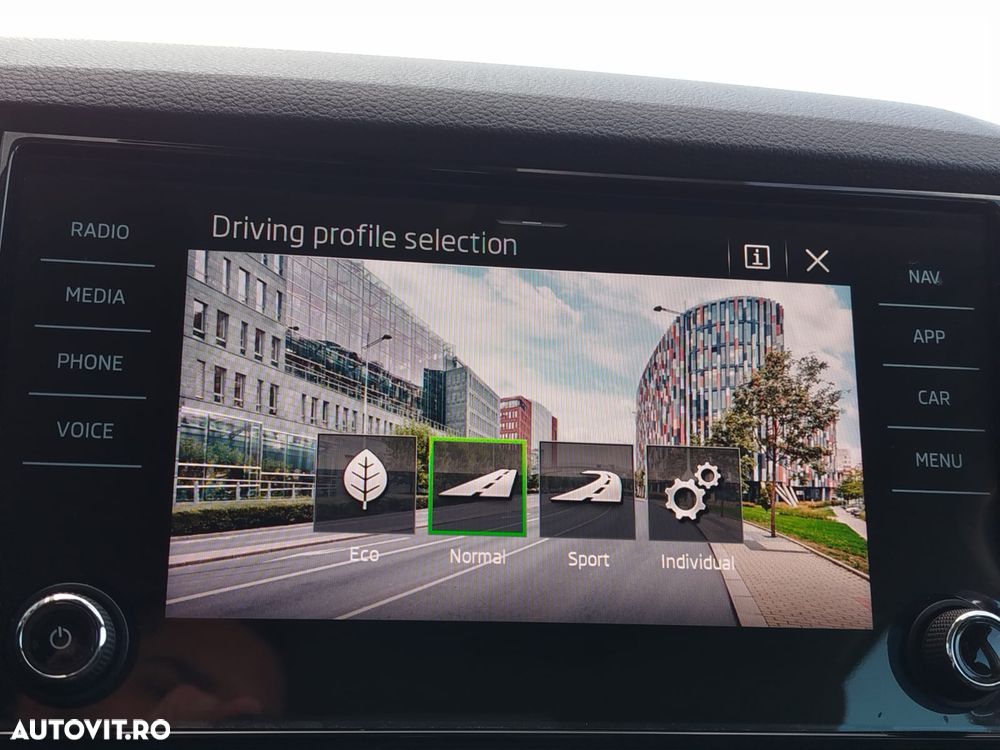 Skoda Karoq 1.5 TSI DSG Style - 25