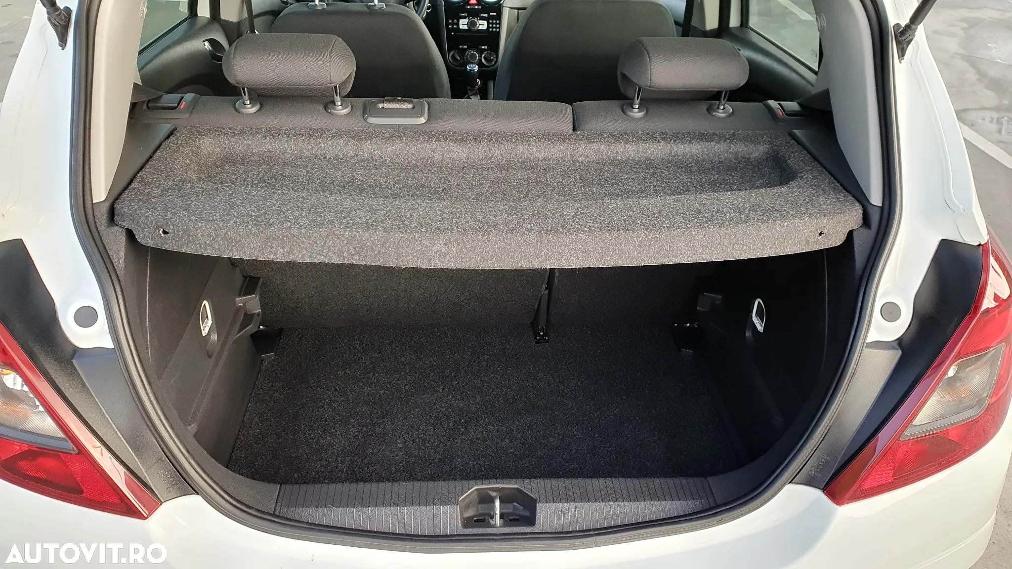 Opel Corsa 1.2 Essentia - 23
