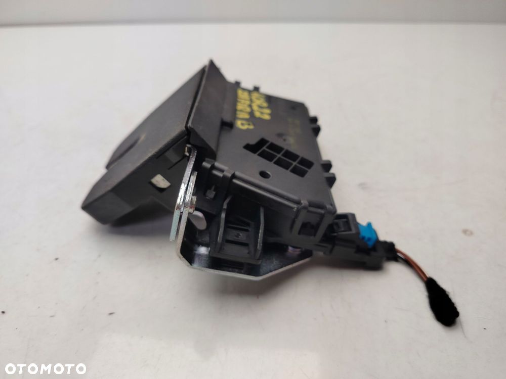 opel zafira b lift 08r- zamek klapy bagażnika tył tylny 13188851 - 2