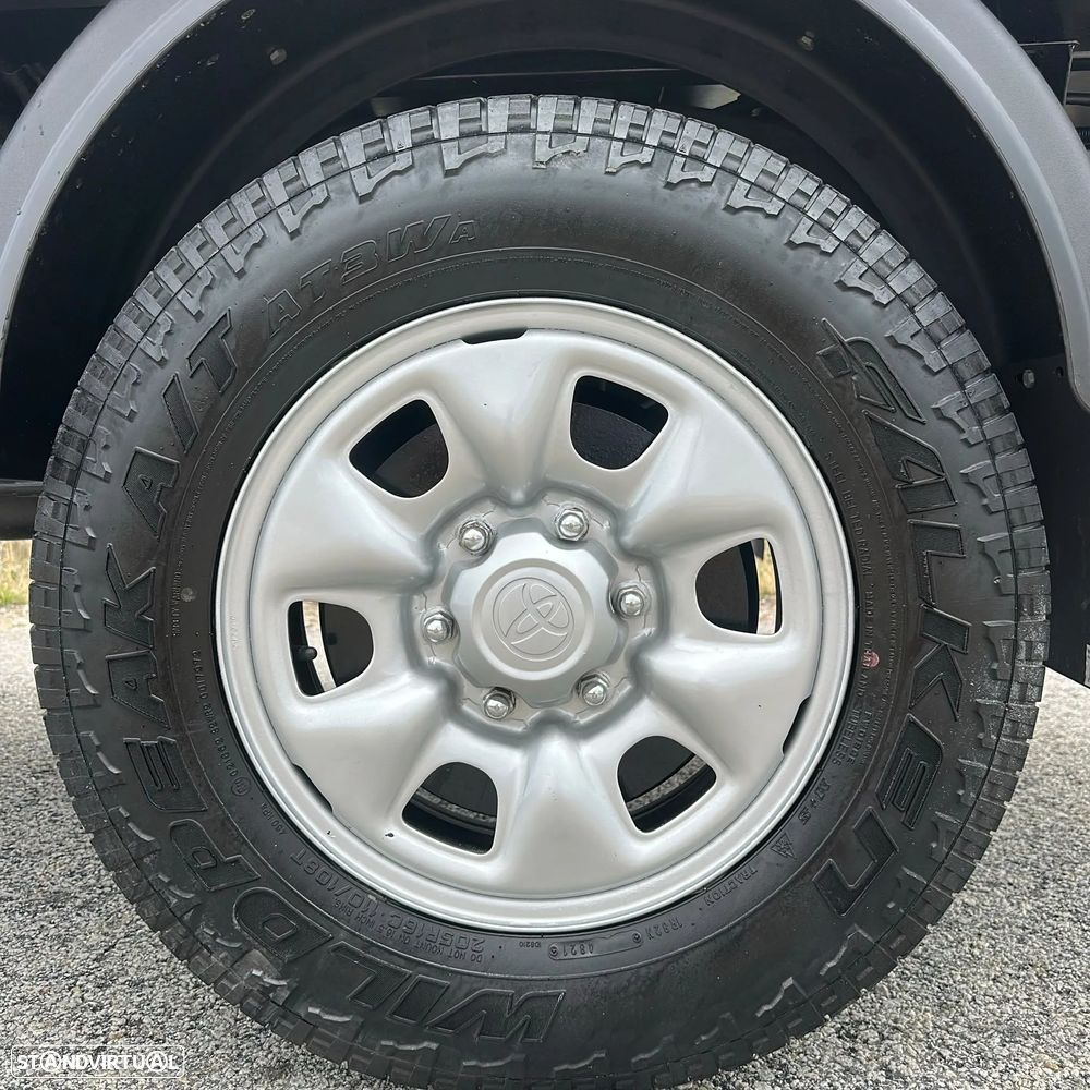 Toyota Hilux 2.5 D-4D 120 CV 4x4 - 4 Lugares - 13