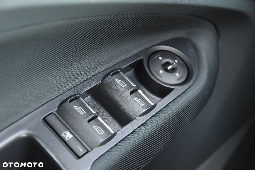 Ford C-MAX 1.6 Ti-VCT Champions Edition - 26