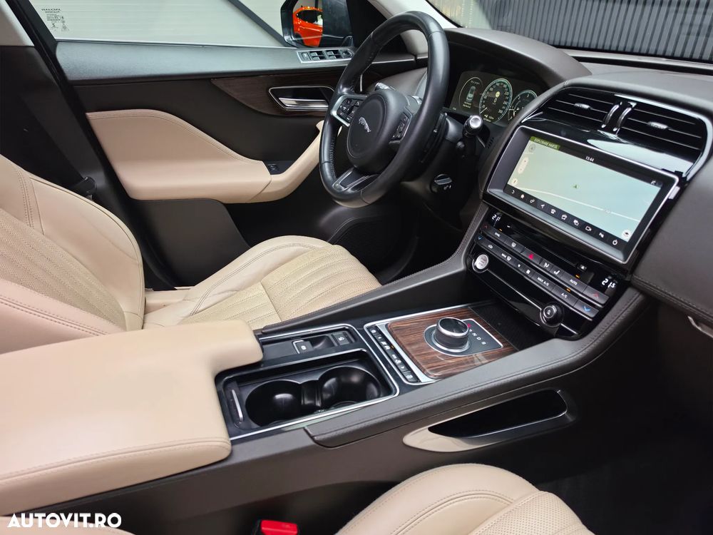 Jaguar F-Pace 20d AWD Portfolio - 18
