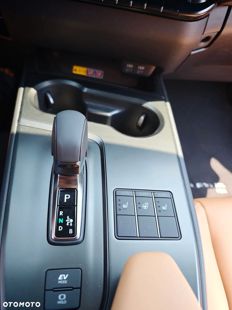 Lexus UX - 23