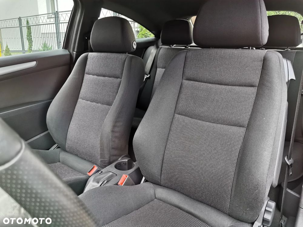 Opel Astra III GTC 1.8 Sport - 9