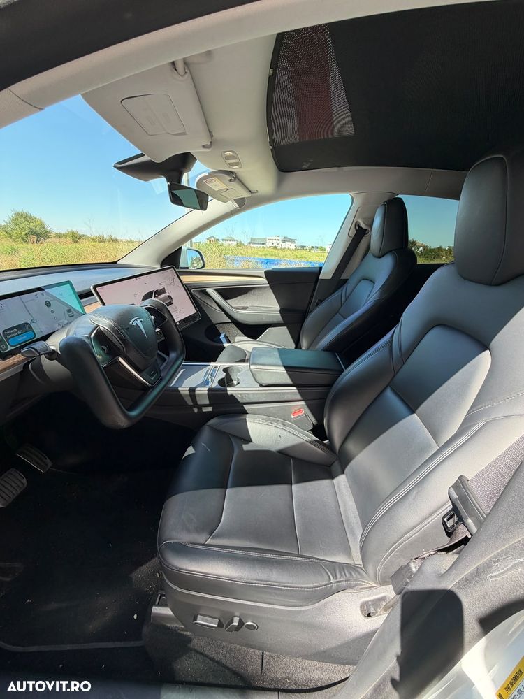 Tesla Model Y AWD Performance - 4