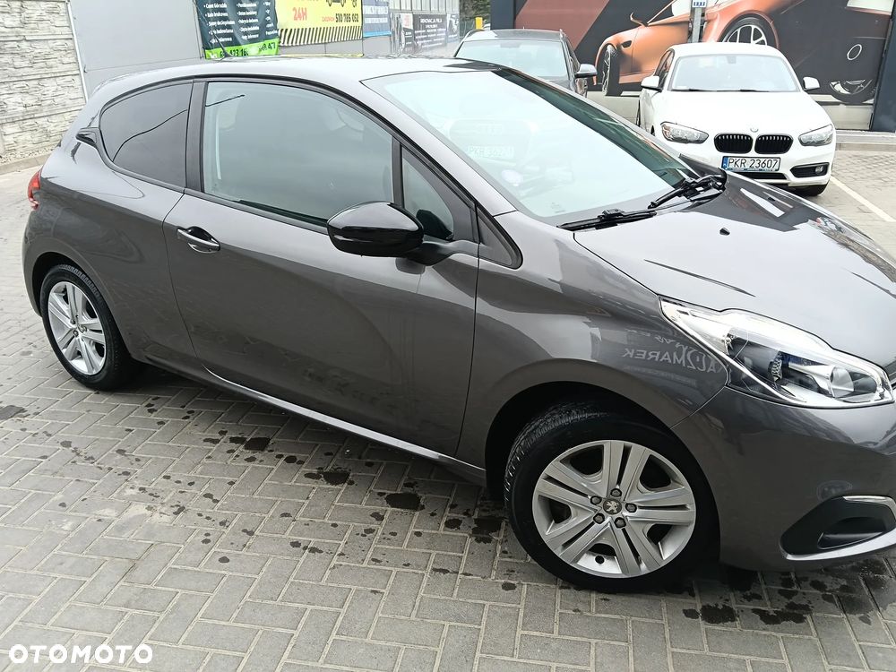 Peugeot 208 82 PureTech Style - 16