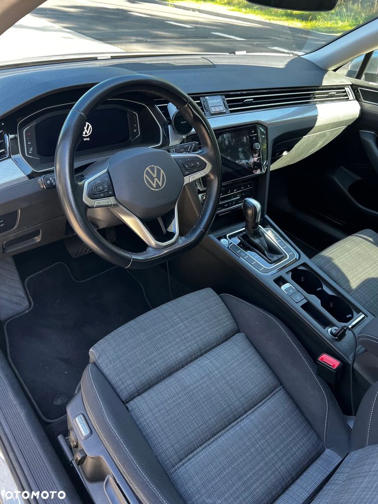 Volkswagen Passat - 10