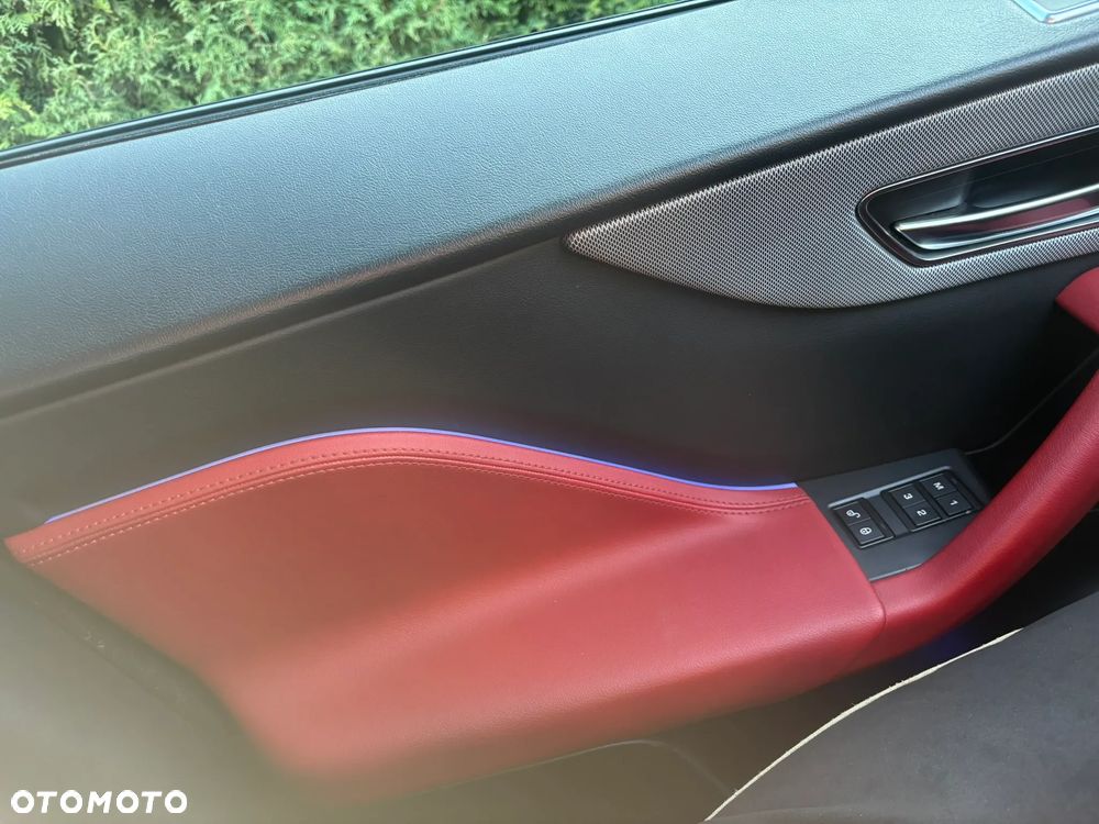 Jaguar F-Pace 5.0 V8 P550 AWD SVR - 10