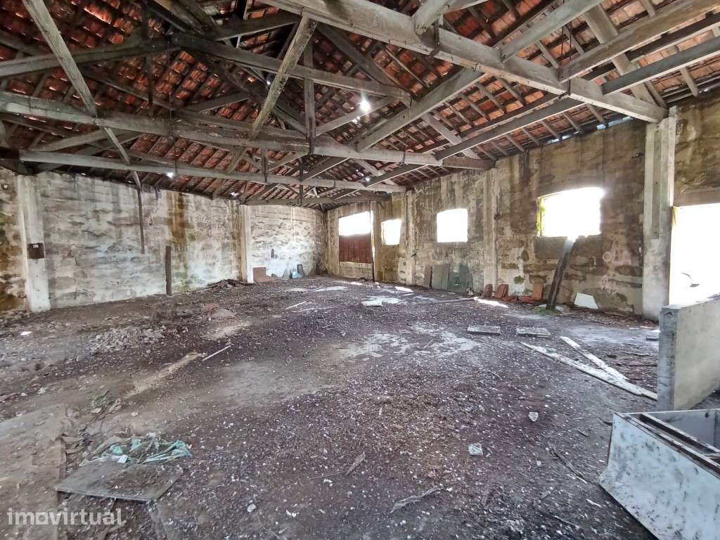 Armazém para restauro em S. Romão do Coronado - Grande imagem: 2/2