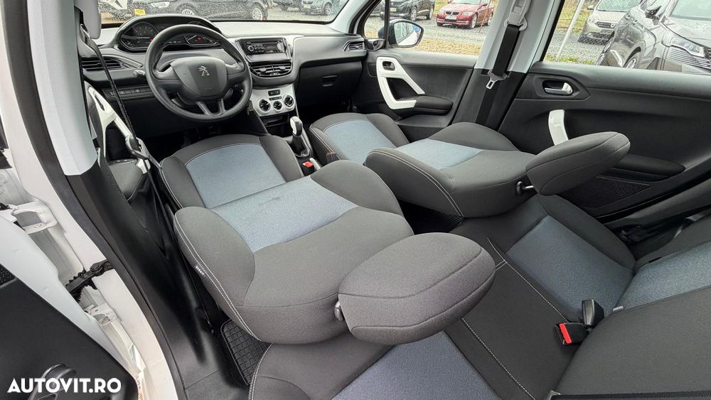 Peugeot 208 PureTech 75 Allure Pack - 18