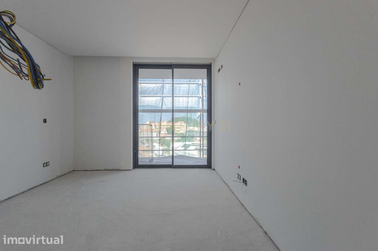 Apartamento T2+1(T3) último piso na cobertura com vista mar, com garag - Grande imagem: 2/25
