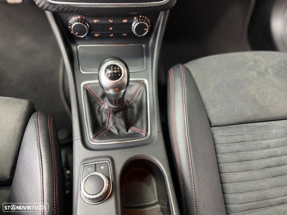 Mercedes-Benz A 180 d AMG Line - 27