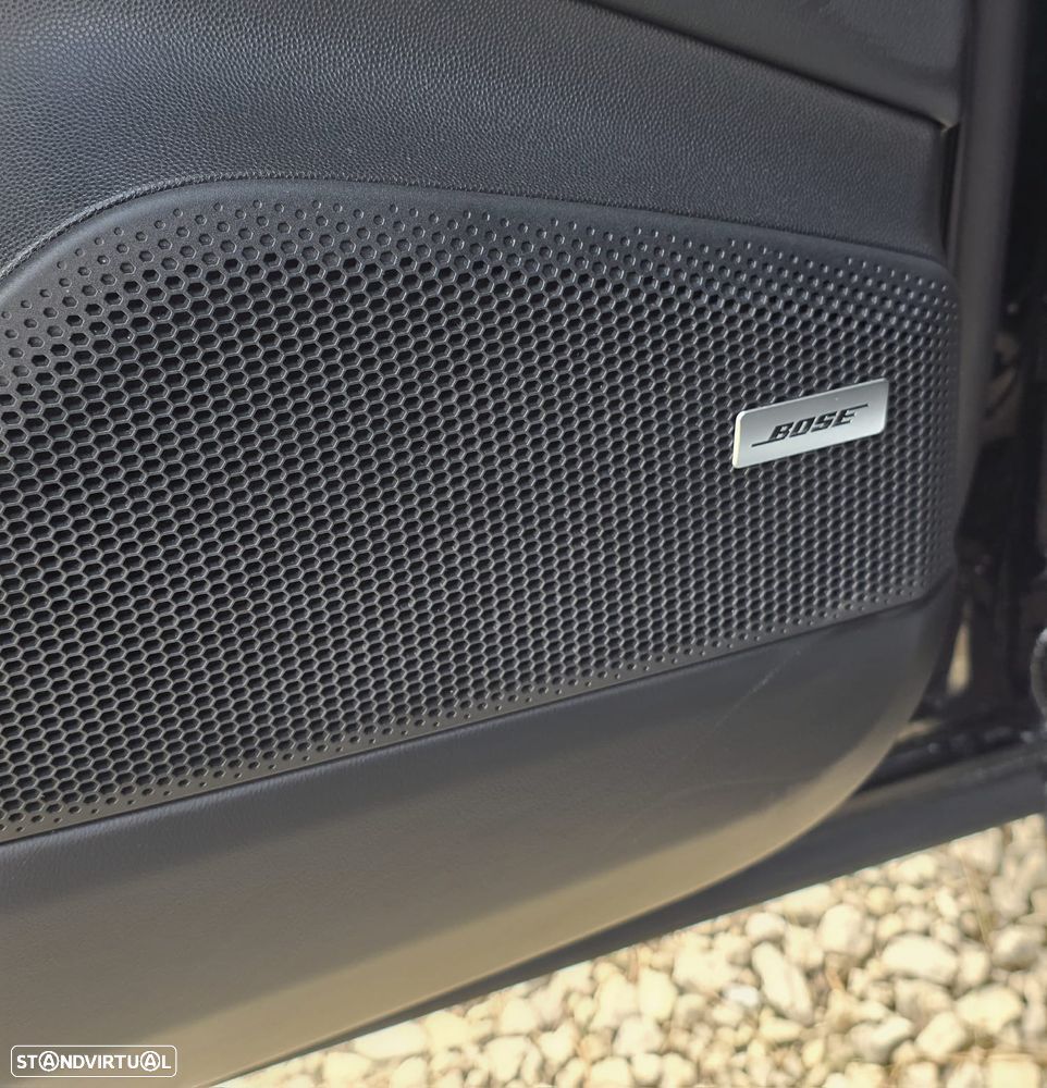 Porsche Macan Electric 4 - 17