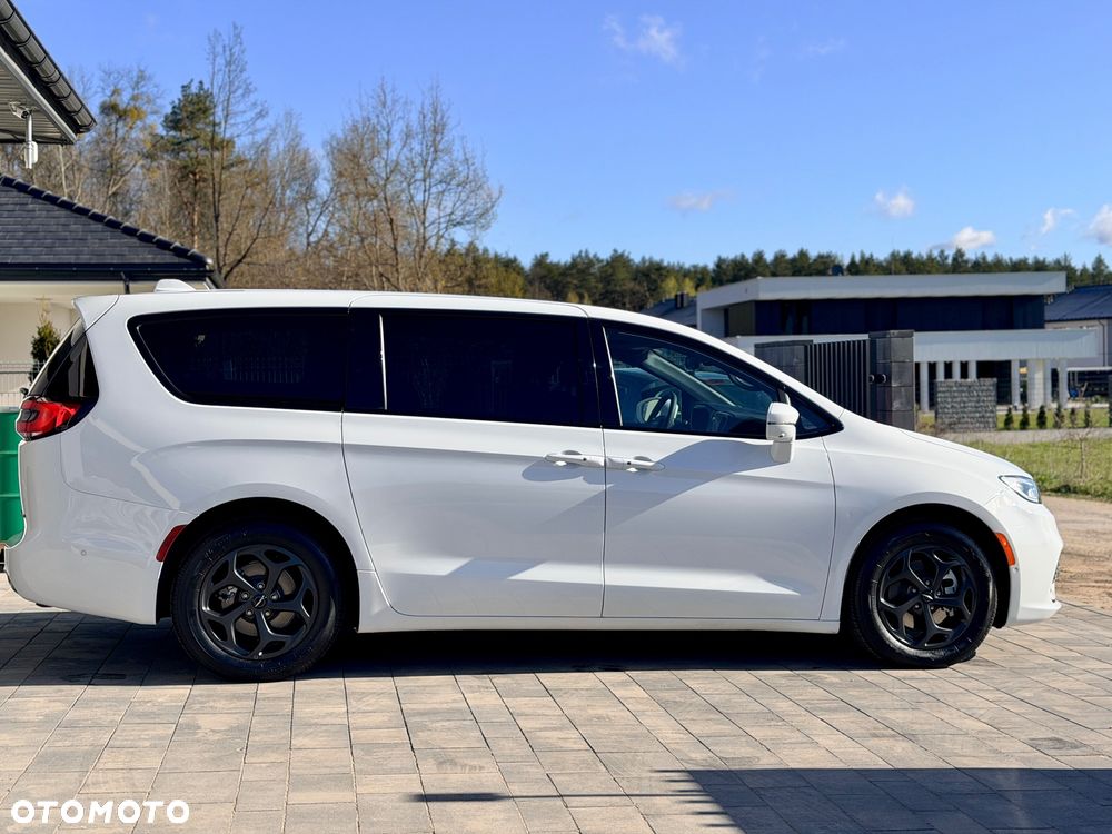 Chrysler Pacifica - 16