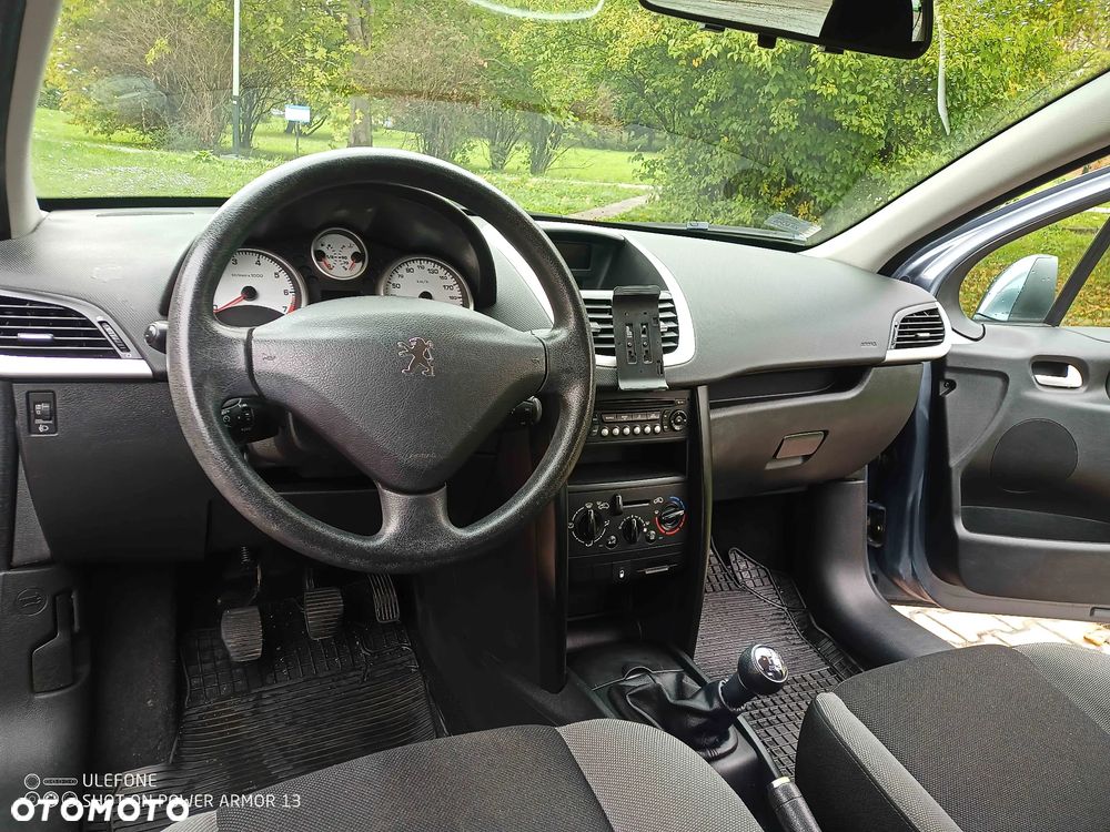Peugeot 207 - 13