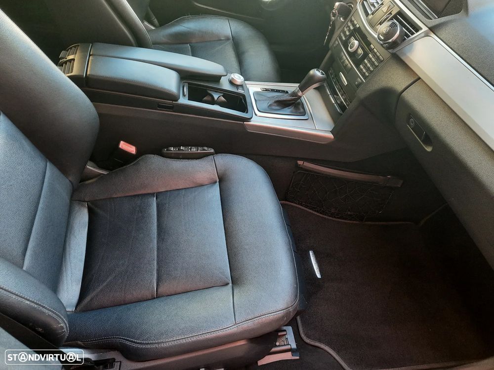 Mercedes-Benz E 220 CDi Avantgarde BlueEfficiency Auto. - 11