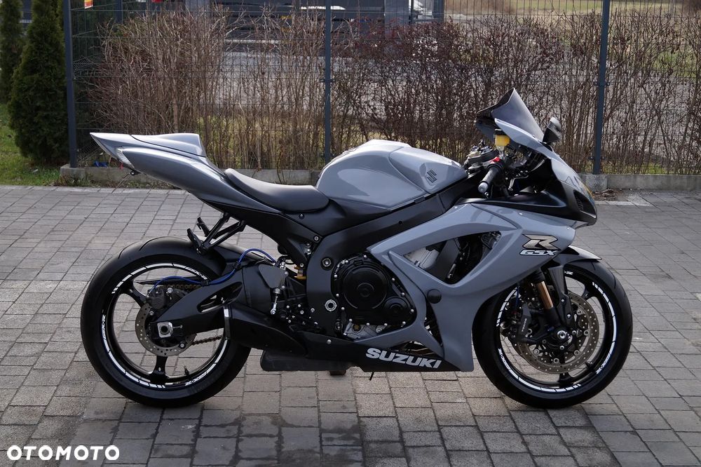 Suzuki GSX-R - 6