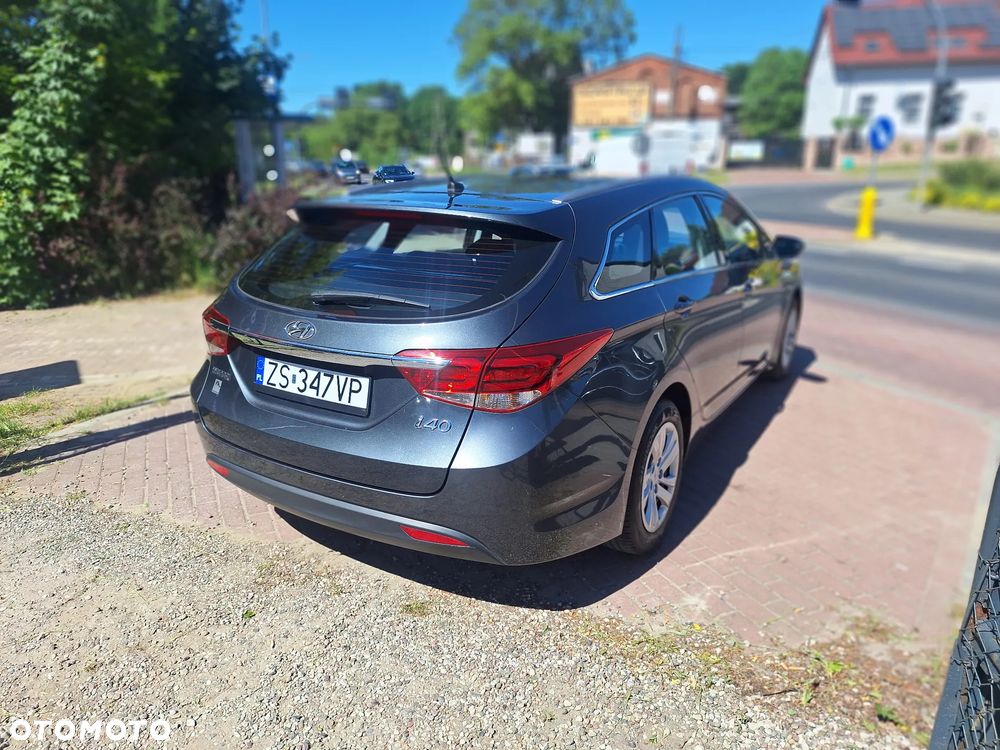 Hyundai i40 Kombi blue 1.6 Trend - 11