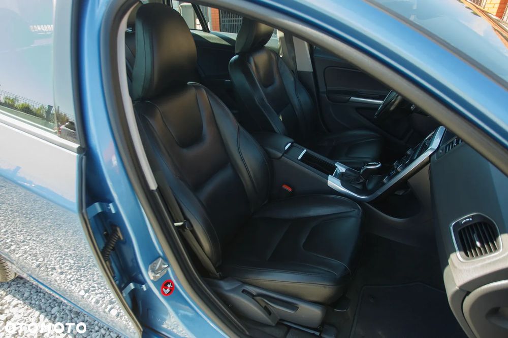 Volvo V60 D3 Geartronic Momentum - 33