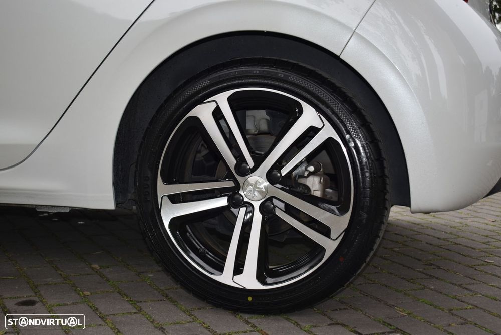 Peugeot 208 1.2 PureTech GT Line - 50